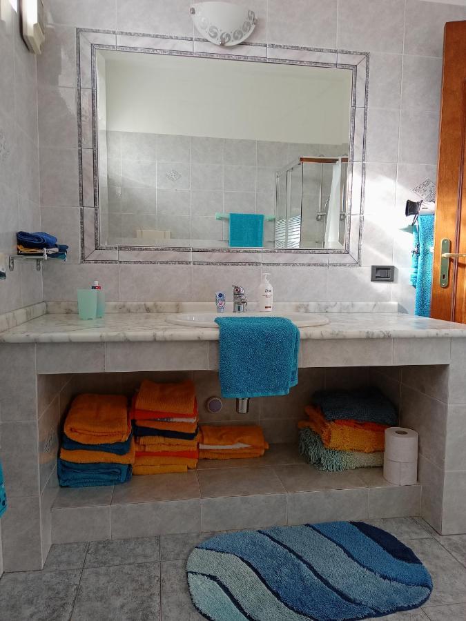 Casa Vacanza Le 2 Isole Suni Extérieur photo