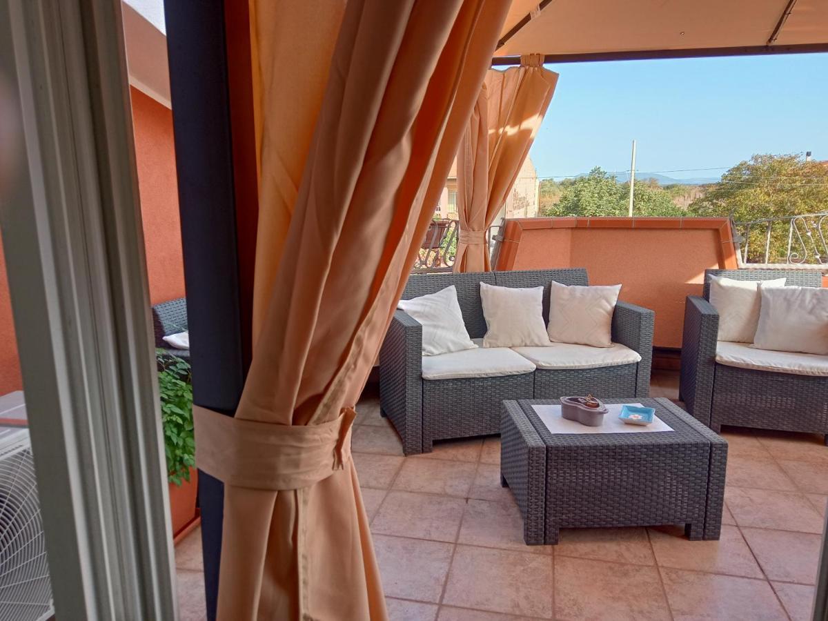 Casa Vacanza Le 2 Isole Suni Extérieur photo