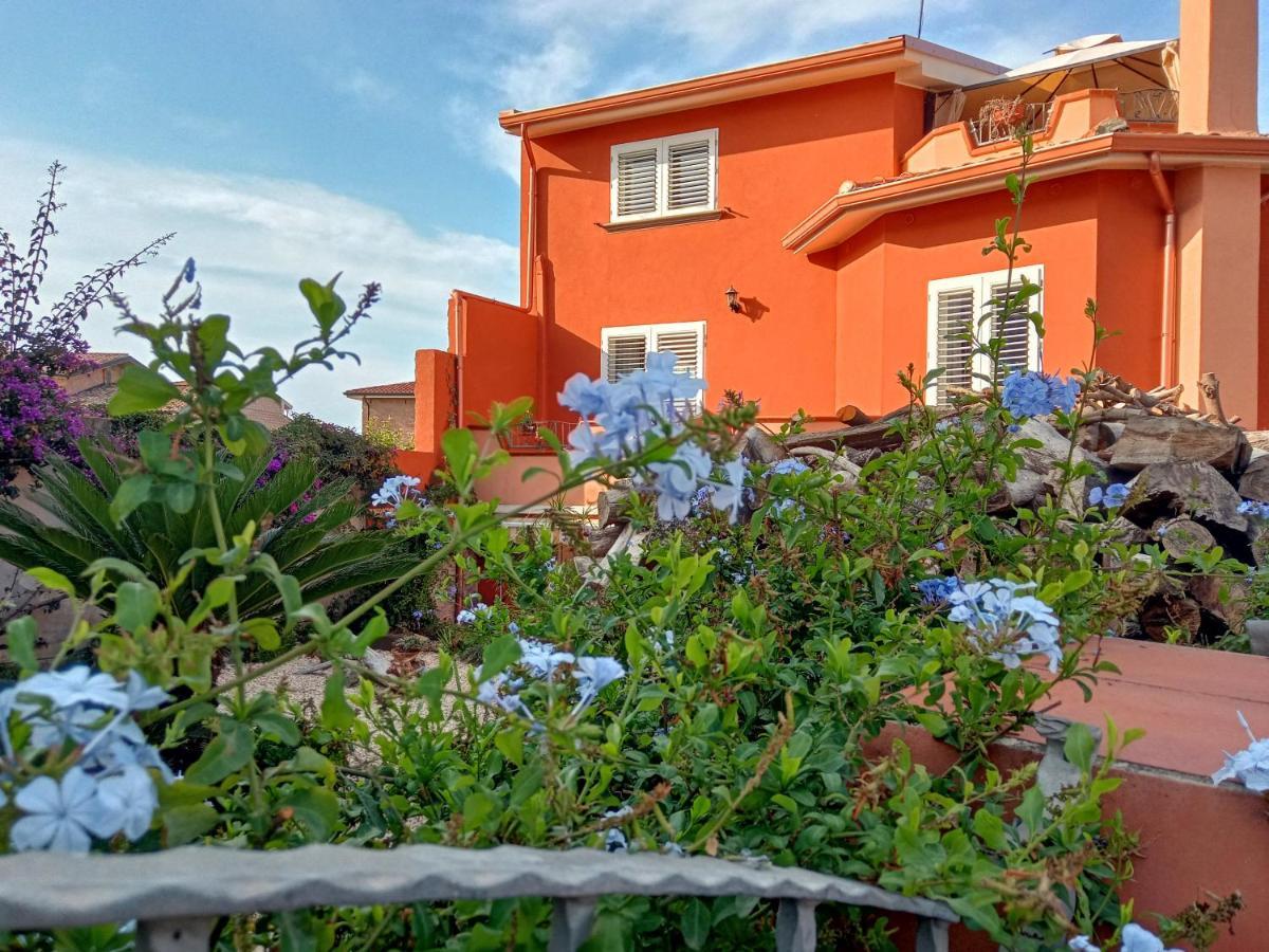 Casa Vacanza Le 2 Isole Suni Extérieur photo