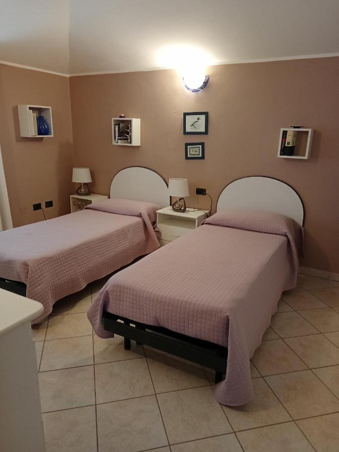 Casa Vacanza Le 2 Isole Suni Extérieur photo