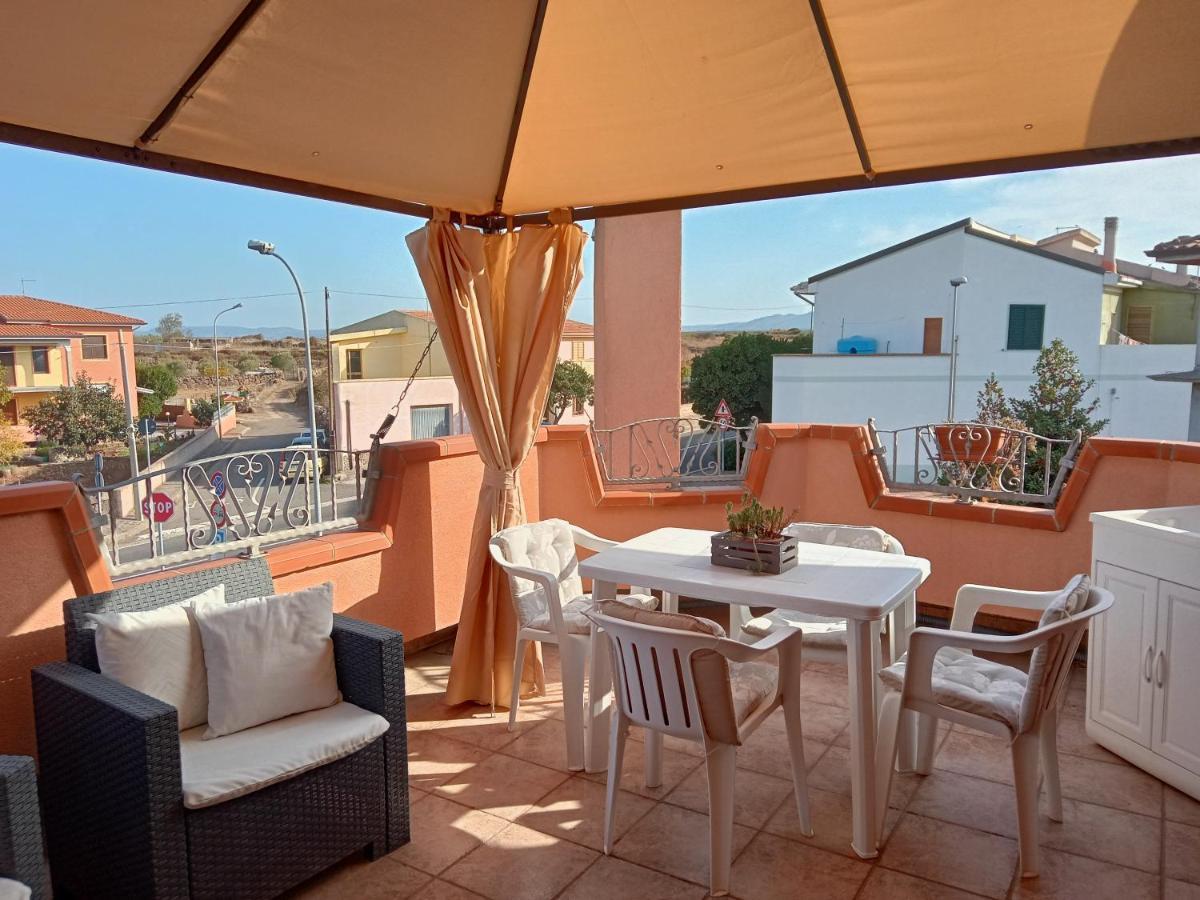 Casa Vacanza Le 2 Isole Suni Extérieur photo